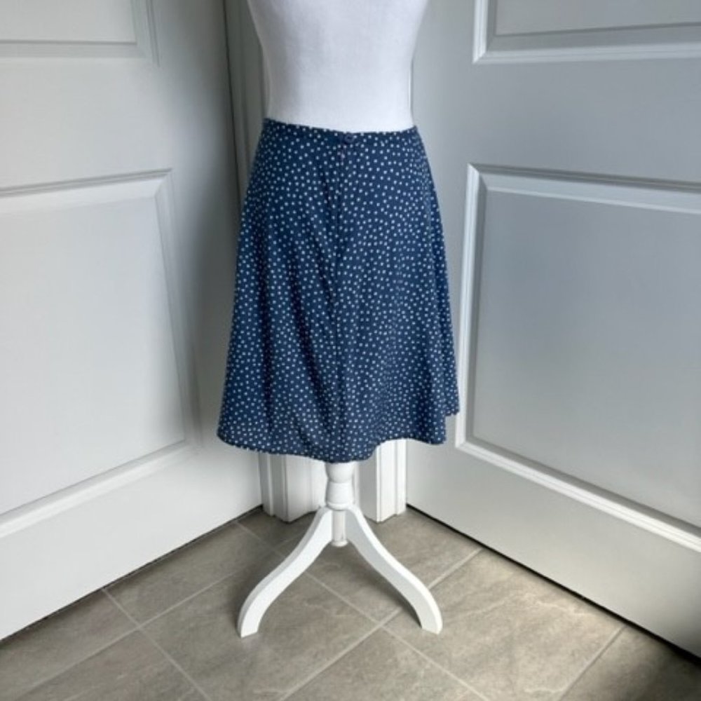VICTORIA HOLLEY CASUAL SKIRT LAVENDER COLOR WITH WHITE DOTS - SIZE MEDIUM